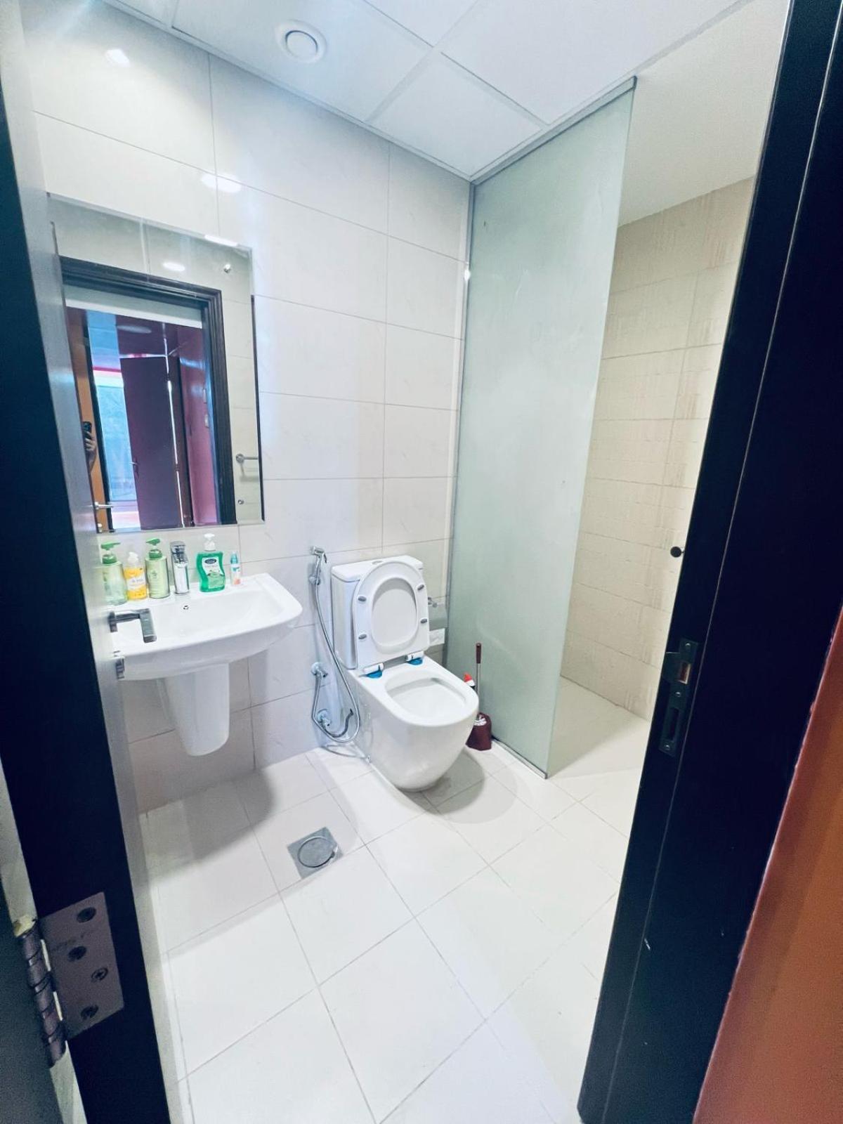 Moon Backpackers Burjman Exit 2, Family Partitions, Loft Partitions, Apartment Dubai Bagian luar foto