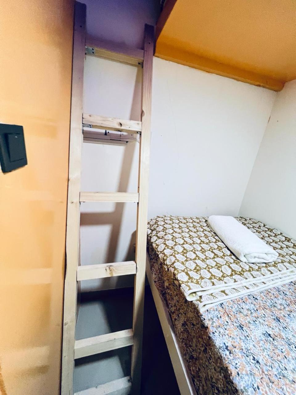 Moon Backpackers Burjman Exit 2, Family Partitions, Loft Partitions, Apartment Dubai Bagian luar foto