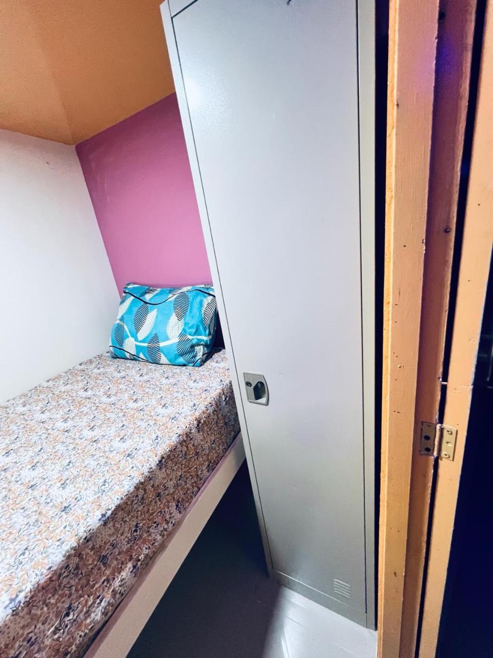 Moon Backpackers Burjman Exit 2, Family Partitions, Loft Partitions, Apartment Dubai Bagian luar foto