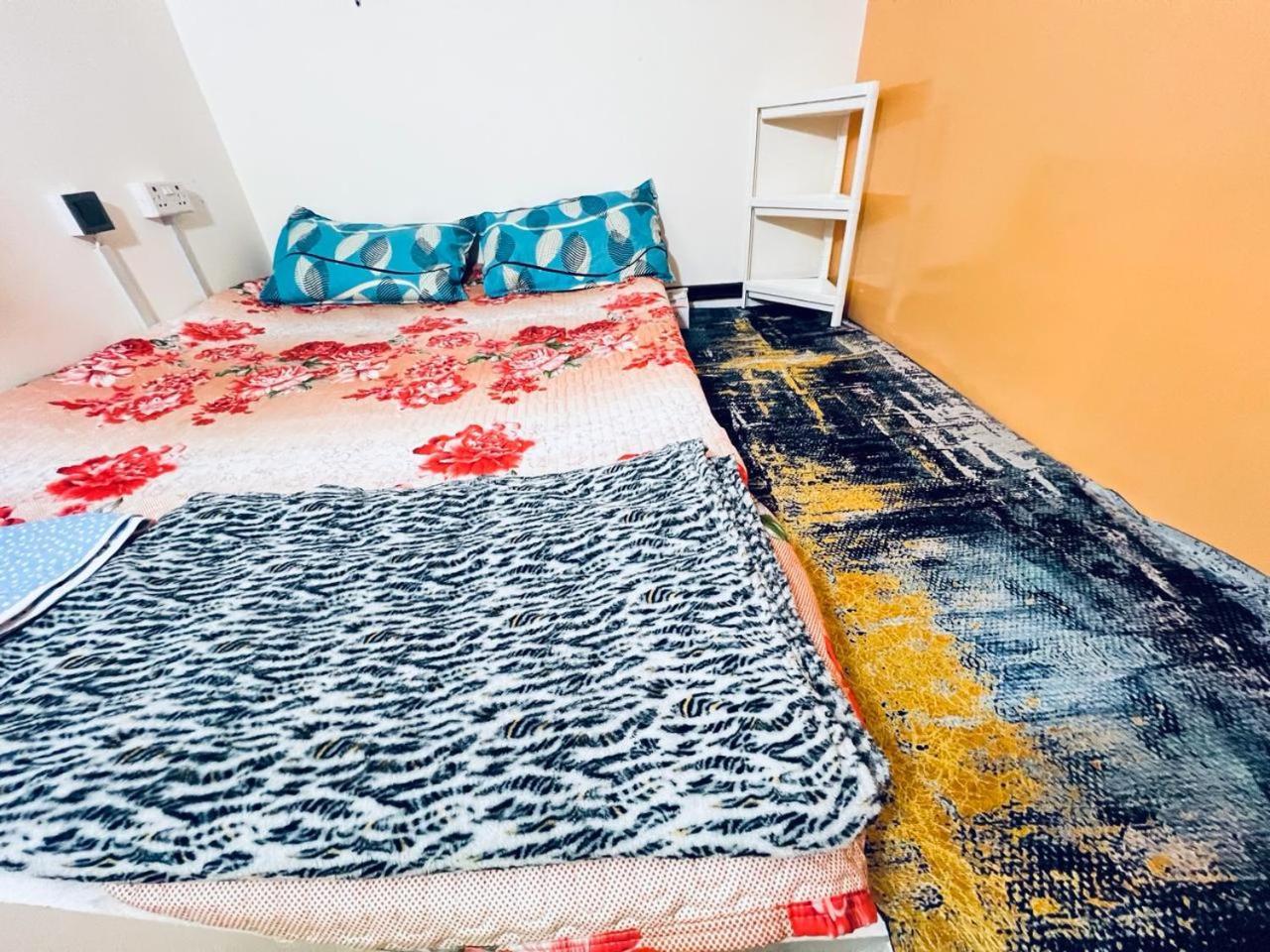 Moon Backpackers Burjman Exit 2, Family Partitions, Loft Partitions, Apartment Dubai Bagian luar foto