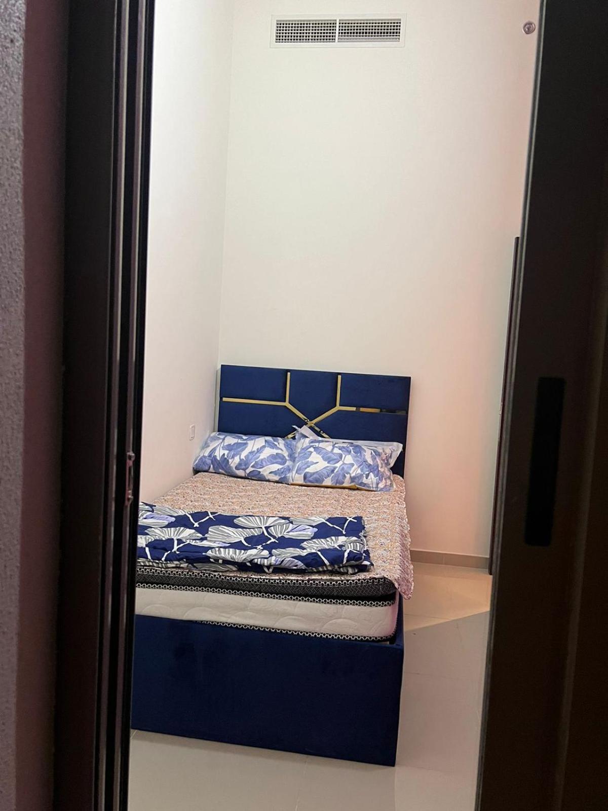 Moon Backpackers Burjman Exit 2, Family Partitions, Loft Partitions, Apartment Dubai Bagian luar foto