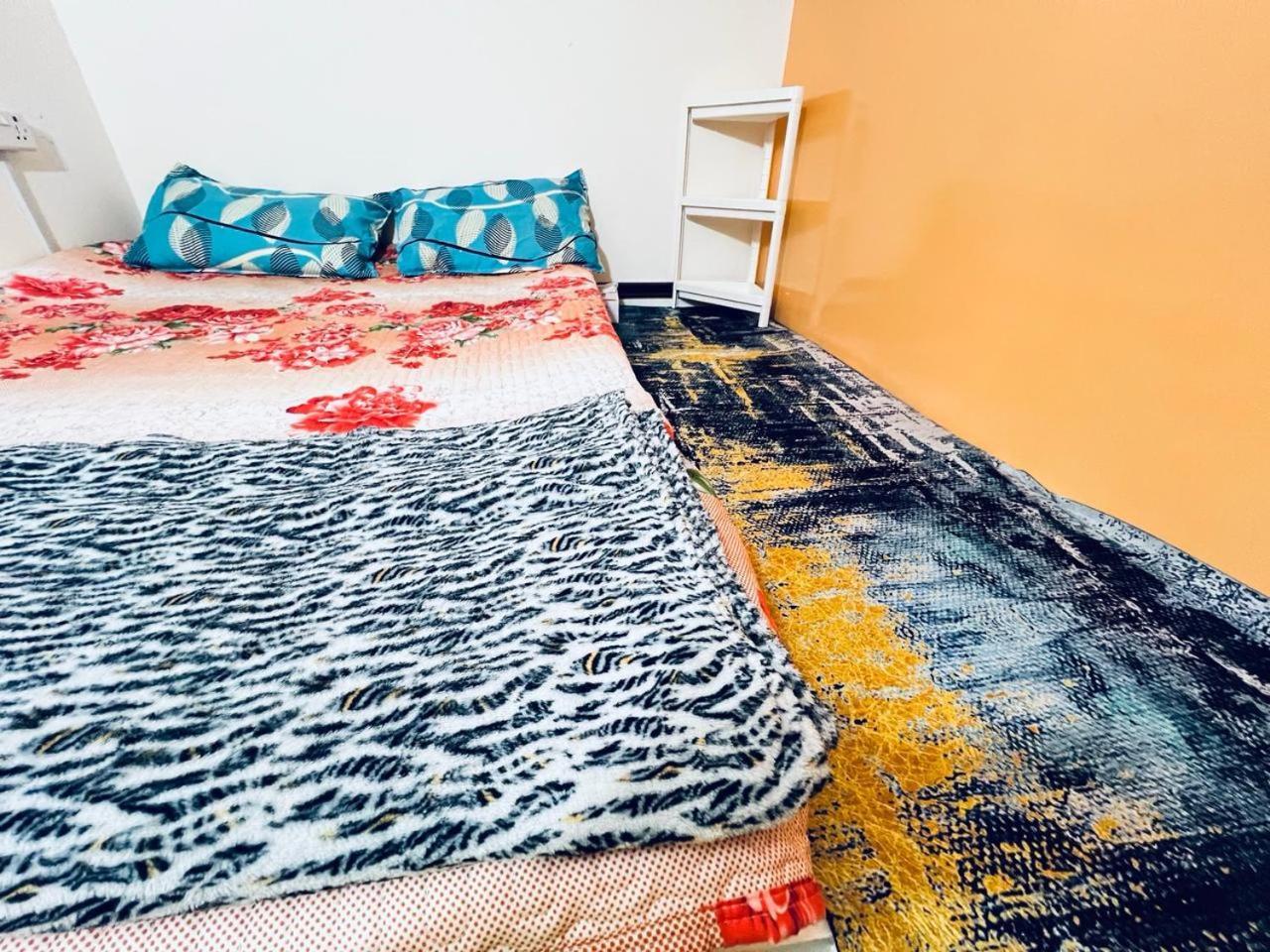 Moon Backpackers Burjman Exit 2, Family Partitions, Loft Partitions, Apartment Dubai Bagian luar foto