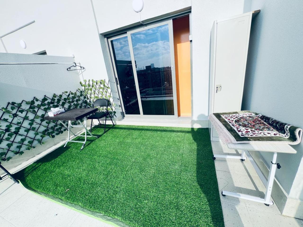 Moon Backpackers Burjman Exit 2, Family Partitions, Loft Partitions, Apartment Dubai Bagian luar foto